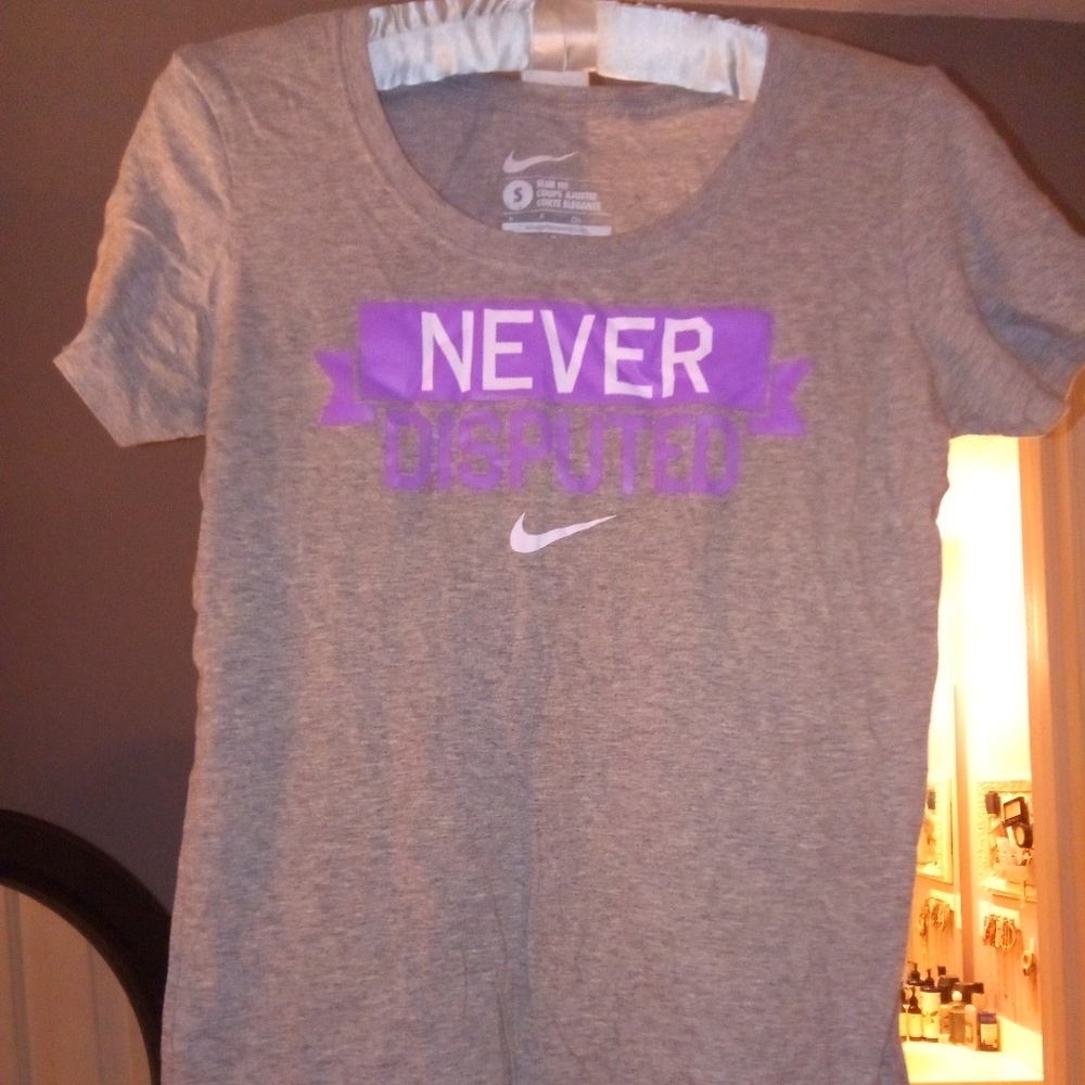 Nike tshirt - Picture 2 of 2